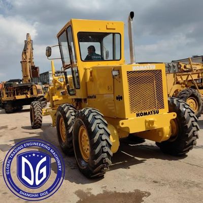 Được sử dụng GD511A thương hiệu Komatsu Tình trạng tốt và chức năng nguyên vẹn