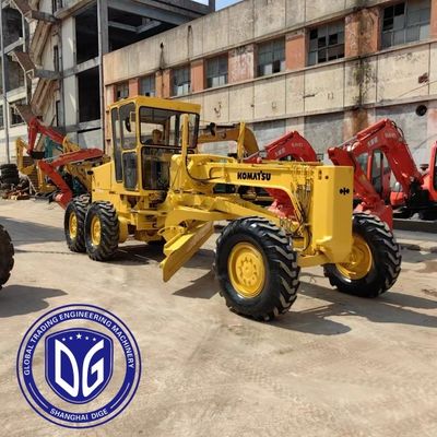 Được sử dụng GD511A thương hiệu Komatsu Tình trạng tốt và chức năng nguyên vẹn