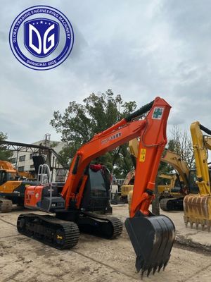 Máy đào 12 tấn Hitachi ZX120 được sử dụng với độ bám và lực kéo tốt