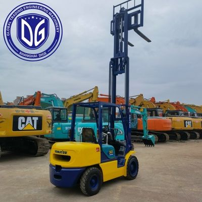 Komatsu 3 Tons Forklift Độ cao khai thác tối đa 5180mm Xanh khai thác tối đa 5125mm Cho việc nâng và vận hành tải nặng