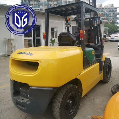 Komatsu 3 Tons Forklift Độ cao khai thác tối đa 5180mm Xanh khai thác tối đa 5125mm Cho việc nâng và vận hành tải nặng