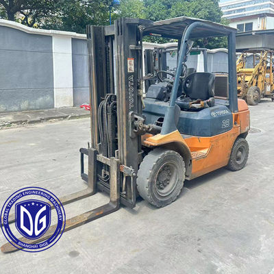 Chiếc xe nâng Toyota gốc 2.5t bền và trong tình trạng tốt có sẵn bây giờ