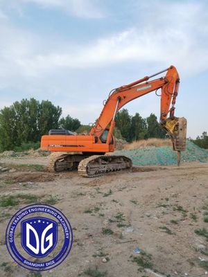 Máy đào 50 tấn Doosan DX500LC được sử dụng với kiểm soát chính xác về khai quật