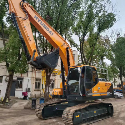 Hyundai 220 sử dụng máy đào thủy lực với động cơ Cummins B7 bán