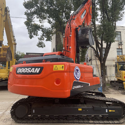 Đường di chuyển loại Doosan DX225 máy đào hiệu suất tuyệt vời và độ tin cậy cho các dự án xây dựng của bạn